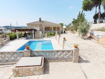 Casa amb piscina en venda a petunia