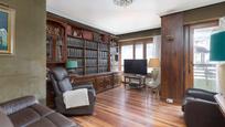 Sala d'estar de Pis en venda en Donostia - San Sebastián  amb Calefacció i Terrassa