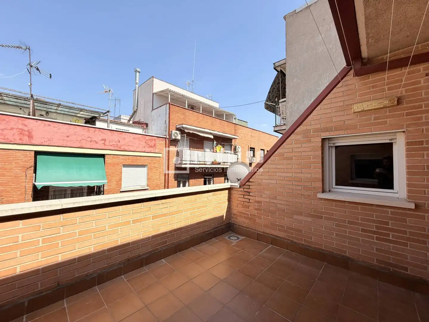 Exterior view of Attic for rent in Madrid