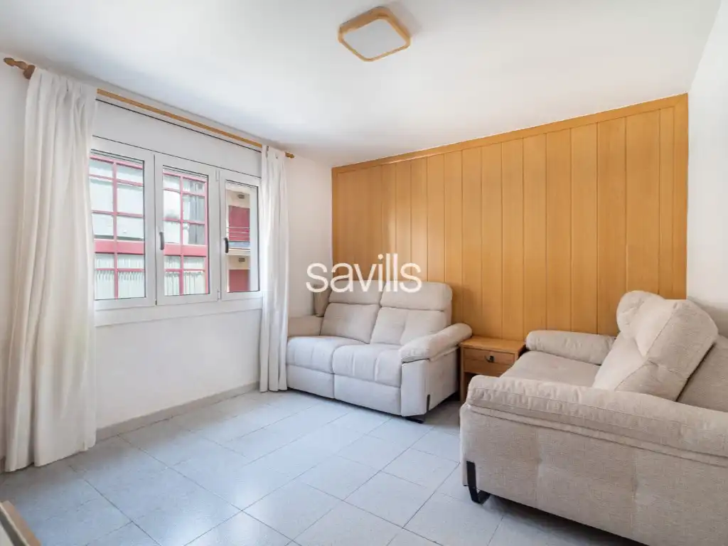 Sala d'estar de Apartament en venda en L'Hospitalet de Llobregat amb Aire condicionat