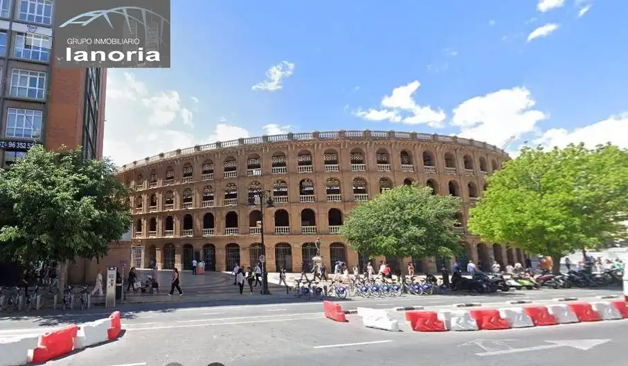 Außenansicht von Garage zum Verkauf in Valencia