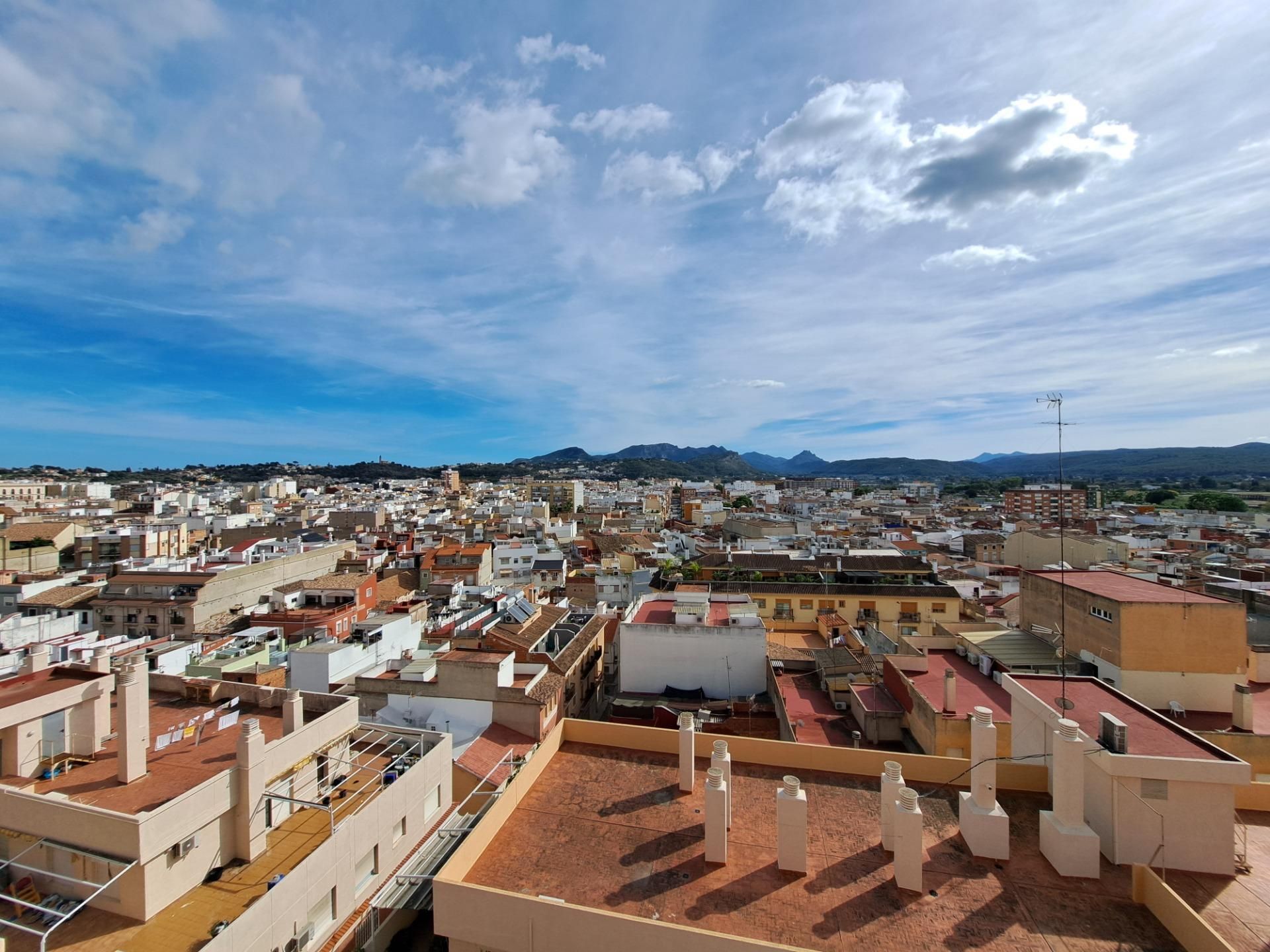 Vista exterior de Àtic de lloguer en Alzira amb Calefacció, Terrassa i Traster