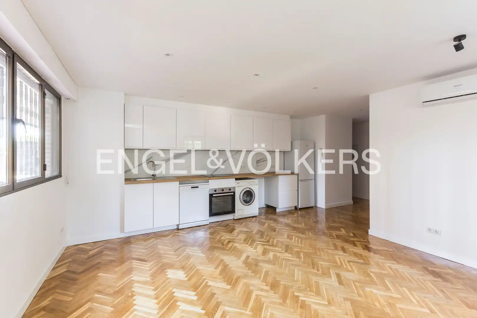 Cocina de Apartamento de alquiler en Madrid con Aire acondicionado, Calefacción y Parquet