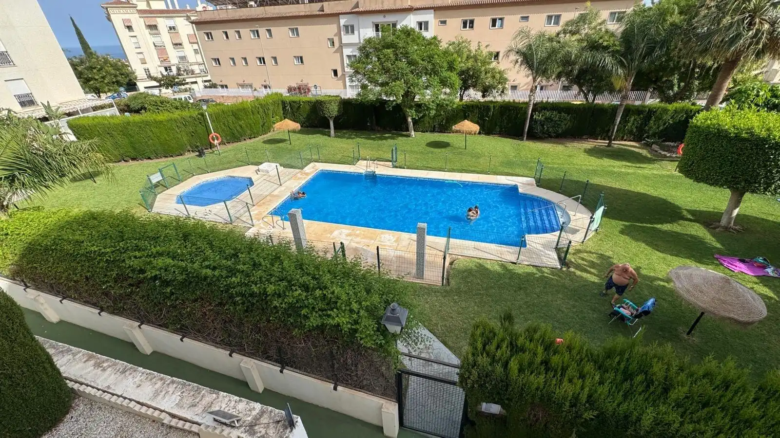 Piscina de Ático en venta en Benalmádena con Aire acondicionado, Terraza y Piscina comunitaria