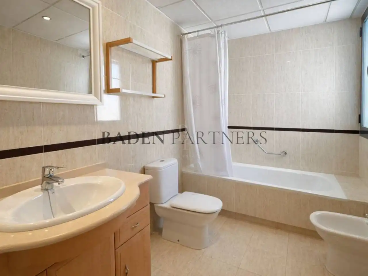 Badezimmer von Wohnung zum Verkauf in San Jorge / Sant Jordi mit Klimaanlage, Terrasse und Abstellraum