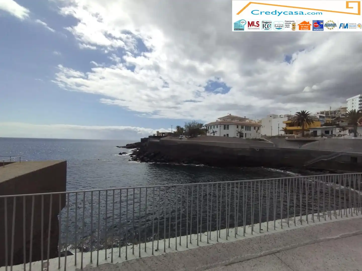 Vista exterior de Casa adosada en venta en Candelaria con Terraza y Piscina comunitaria