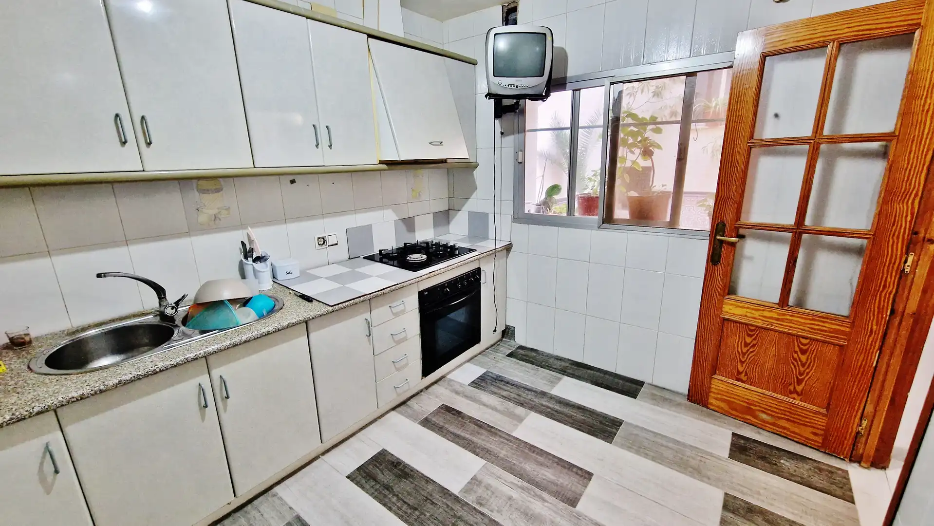Küche von Einfamilien-Reihenhaus zum Verkauf in Vélez de Benaudalla mit Terrasse, Abstellraum und Möbliert