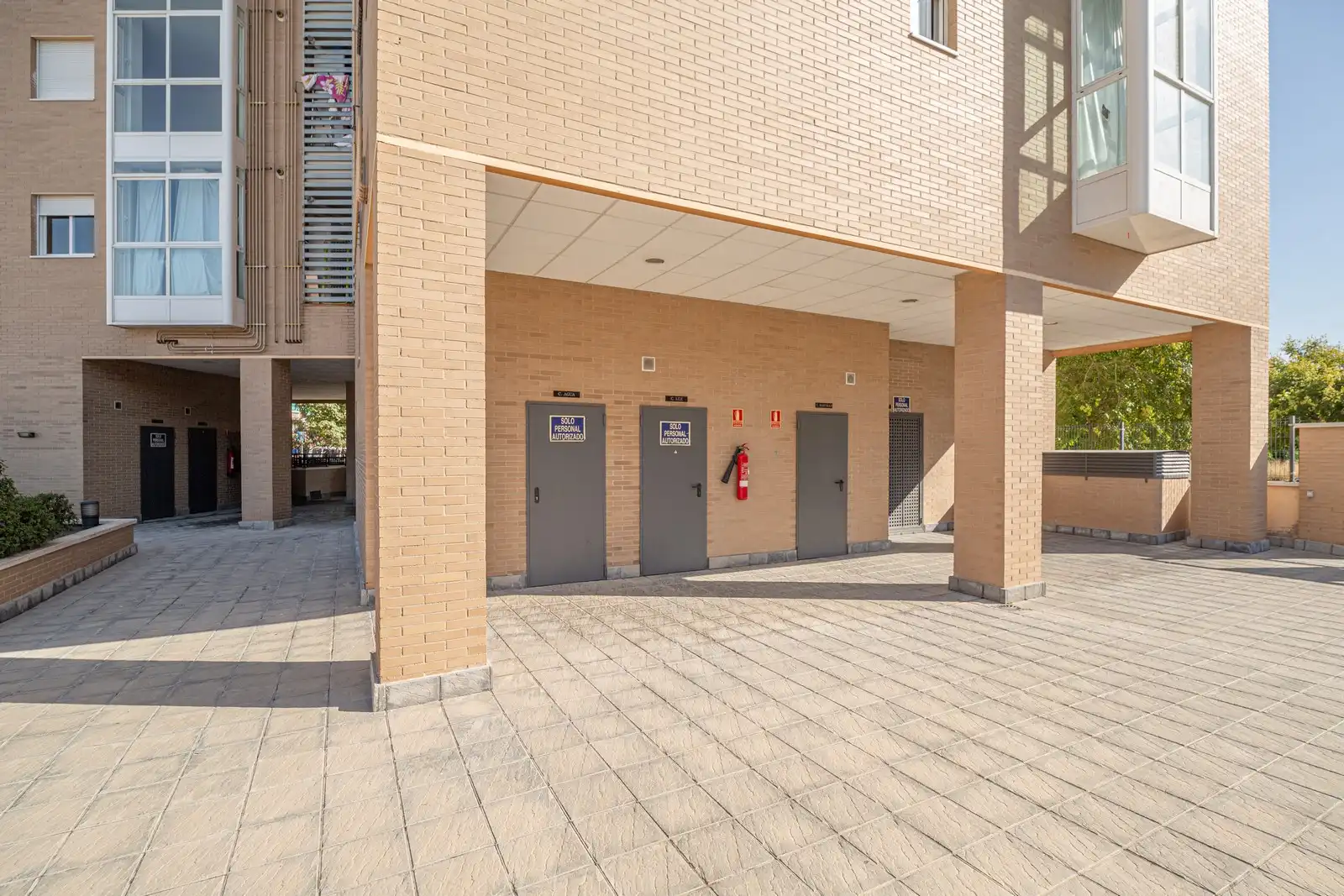 Außenansicht von Garage zum Verkauf in Madrid