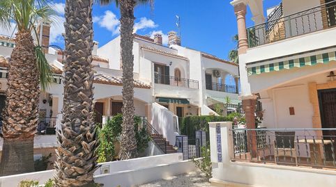 Se vende un adosado de 2 dormiotrios y 2 baños en comunidad con piscina y parque en Orihuela Costa, imatge 2