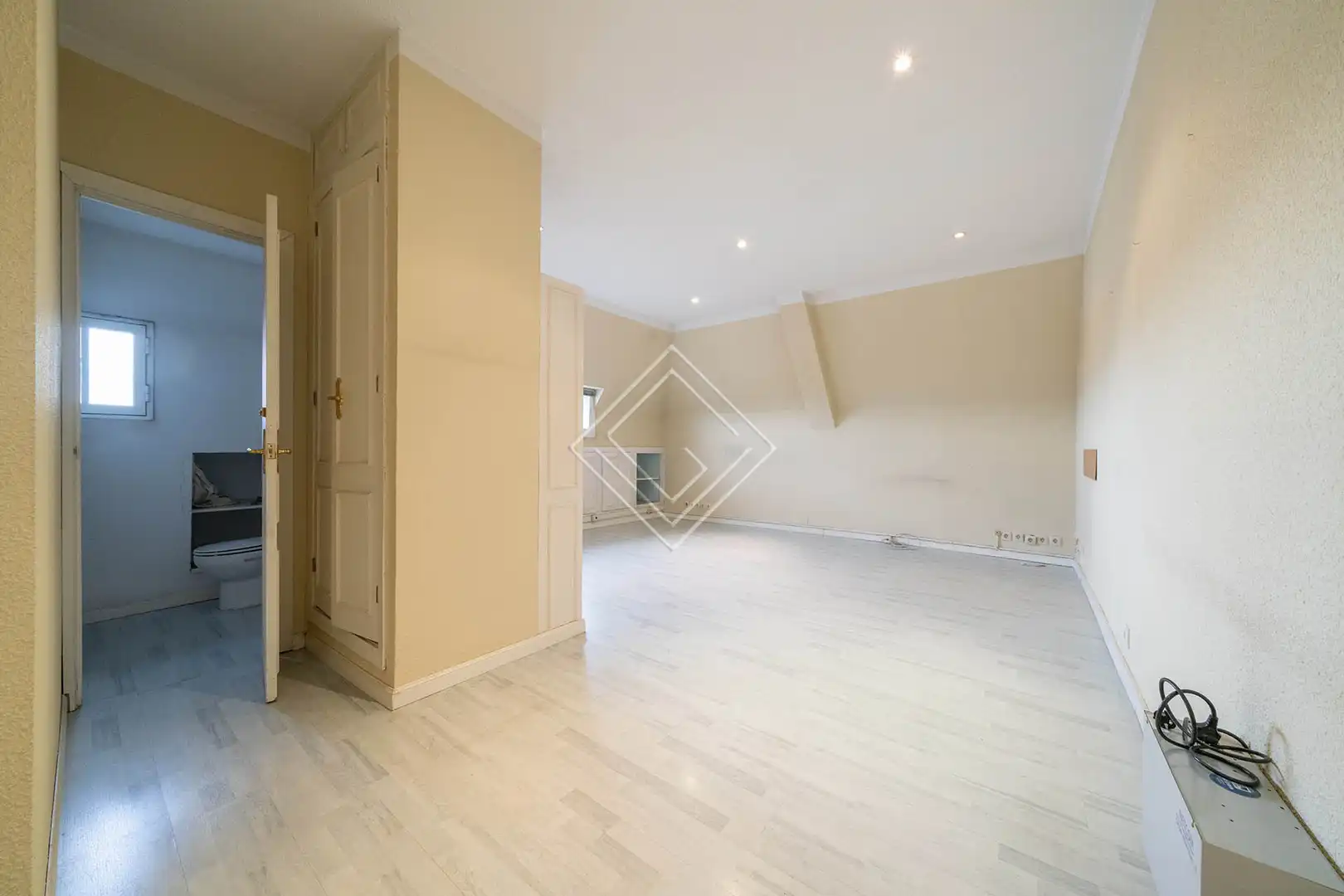 Flat for sale in Madrid  with Air Conditioner, Heating and Terrace