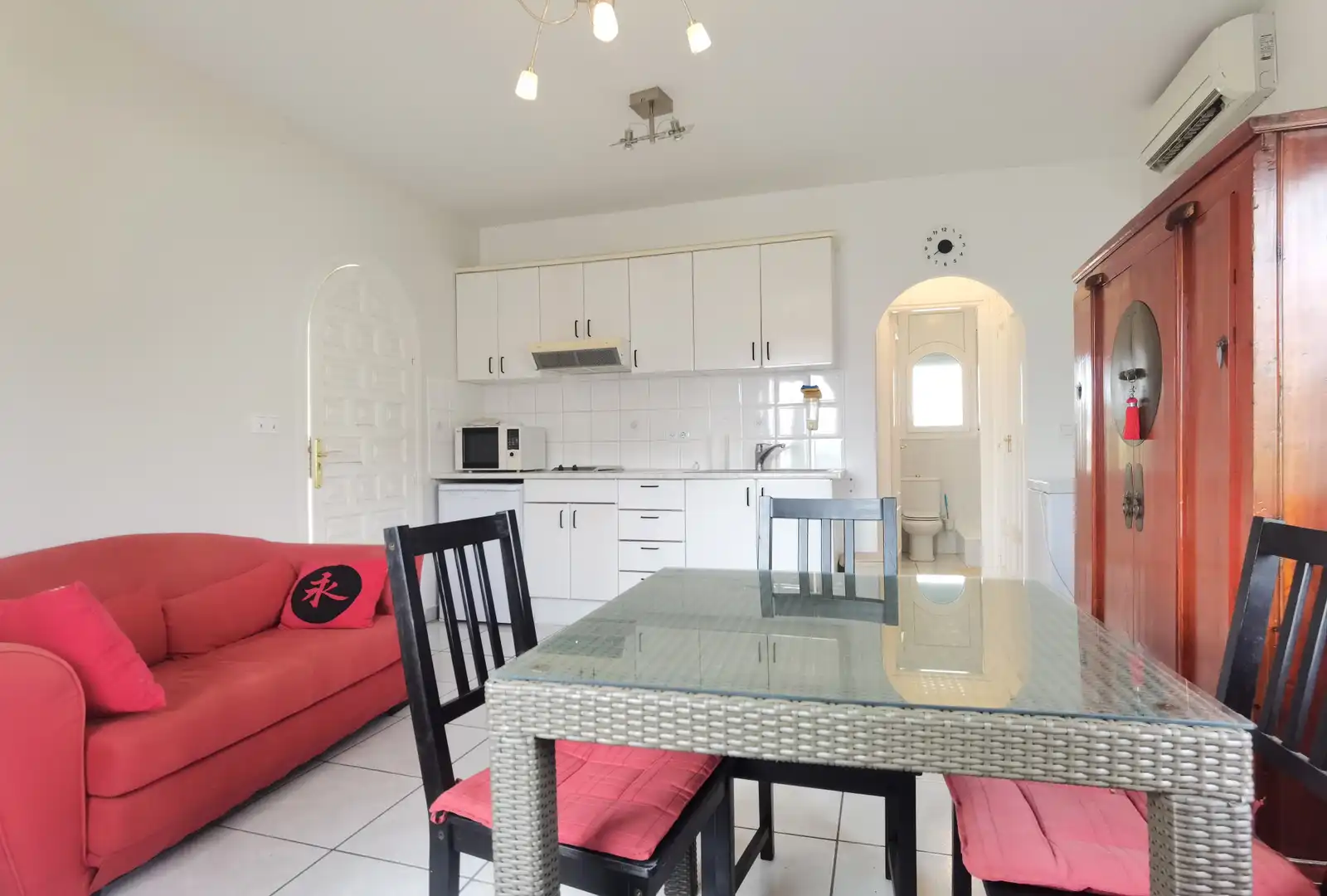 Cuina de Casa o xalet en venda en Empuriabrava amb Aire condicionat, Jardí privat i Terrassa