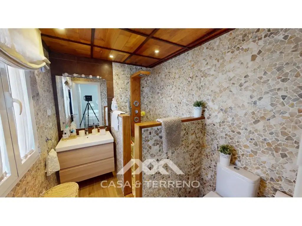 Bany de Casa o xalet en venda en Vélez-Málaga amb Piscina, Moblat i TV