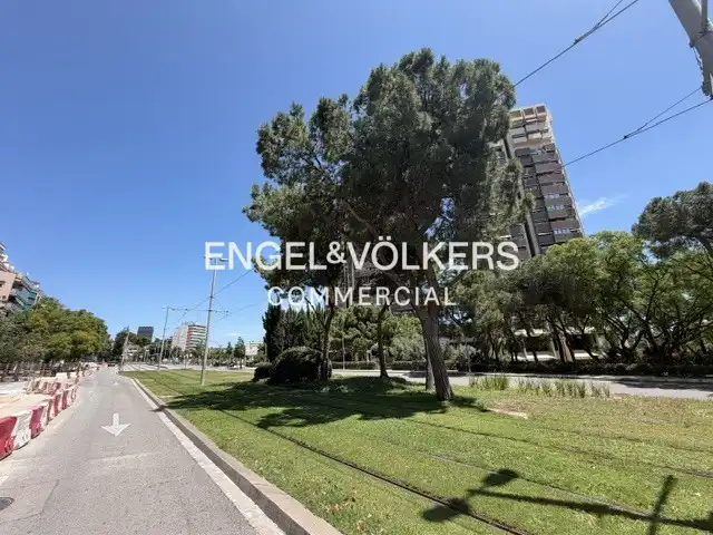 Außenansicht von Büro zum Verkauf in Esplugues de Llobregat