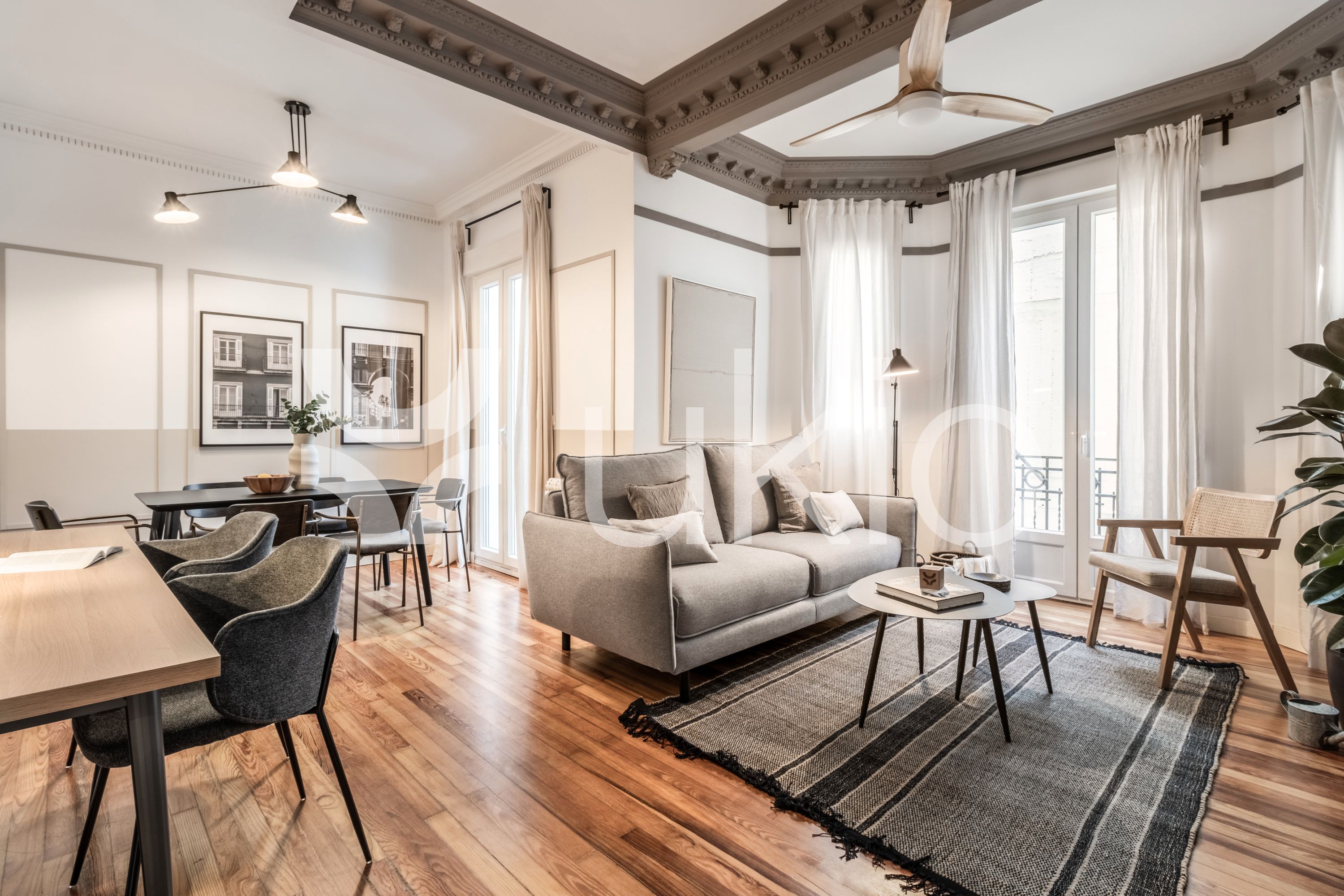 Sala d'estar de Apartament de lloguer en  Madrid Capital amb Aire condicionat, Moblat i Forn