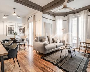 Sala d'estar de Apartament de lloguer en  Madrid Capital amb Aire condicionat i Balcó