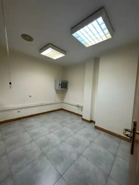 Oficina de alquiler en Santiago de Compostela  con Alarma