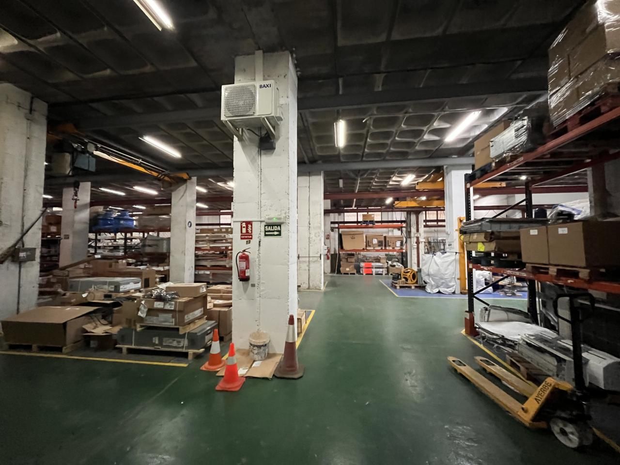 Nau industrial en venda a Carrer de la Botànica, Granvia LH
