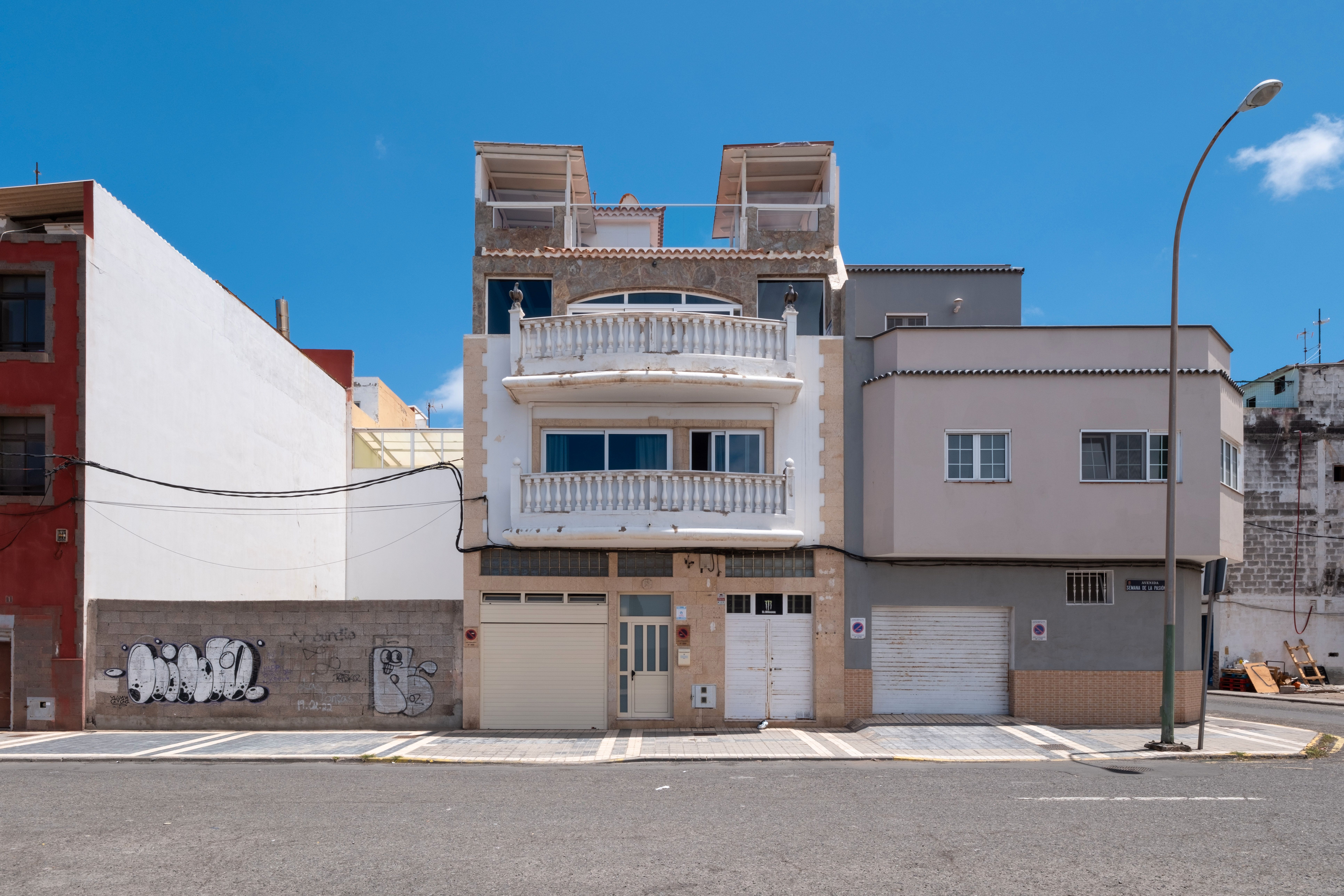 Exterior view of House or chalet for sale in Las Palmas de Gran Canaria  with Air Conditioner, Terrace and Storage room