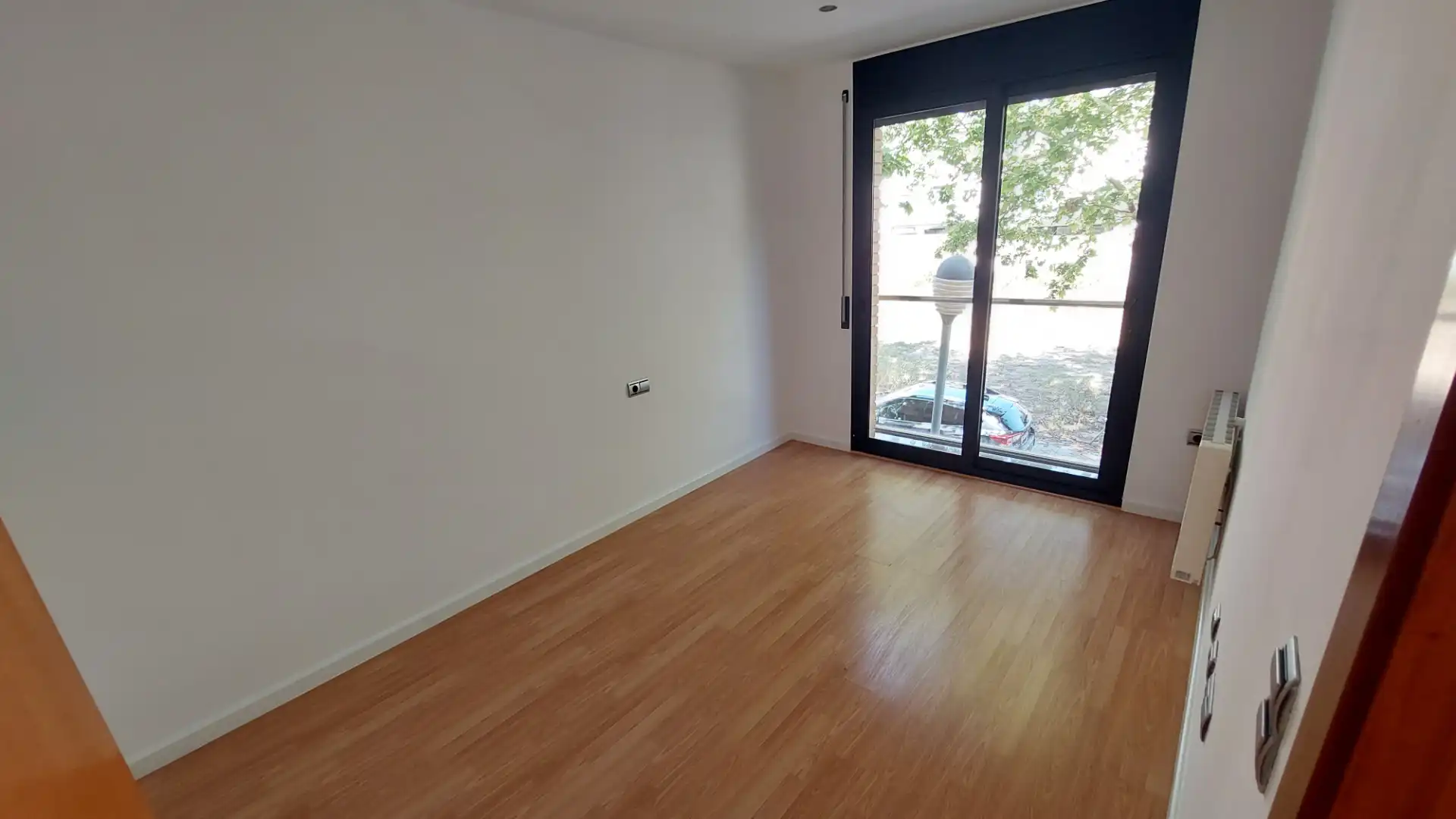 Habitación de Casa adosada en venta en Vilafranca del Penedès con Aire acondicionado, Calefacción y Jardín privado