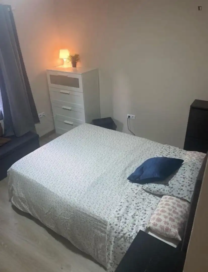 Habitación de Apartamento para compartir en L'Hospitalet de Llobregat con Calefacción, Amueblado y Horno