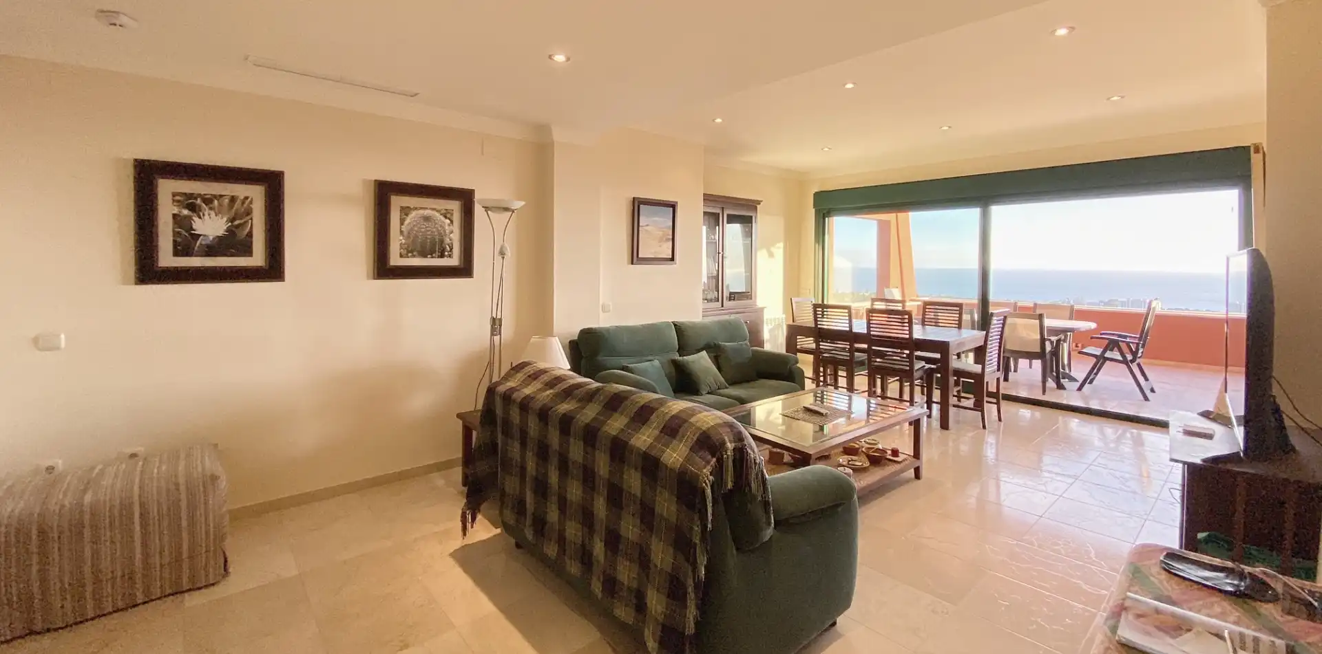 Sala de estar de Ático en venta en Marbella con Aire acondicionado, Terraza y Trastero