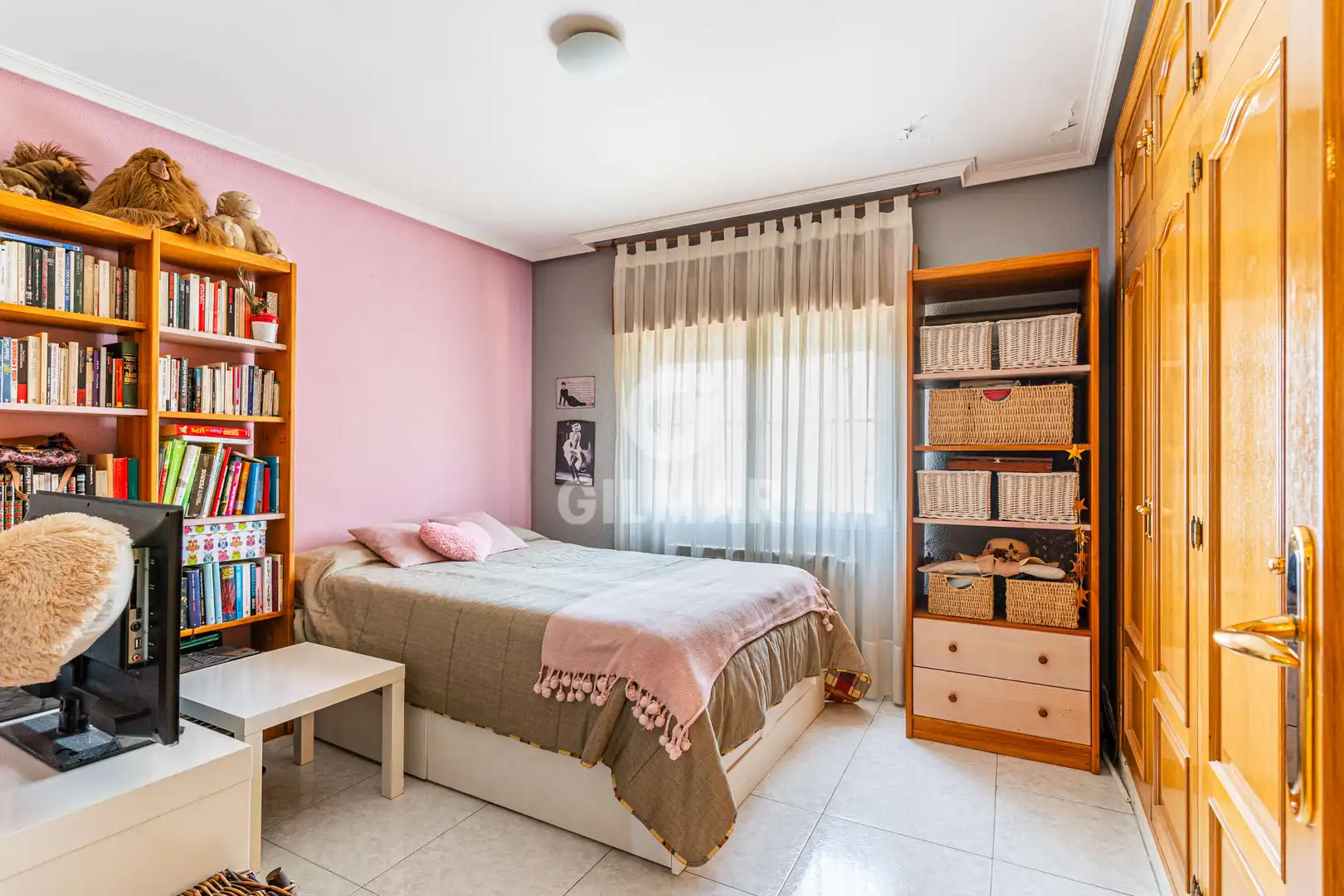 Habitación de Casa adosada en venta en Colmenar Viejo con Calefacción y Jardín privado