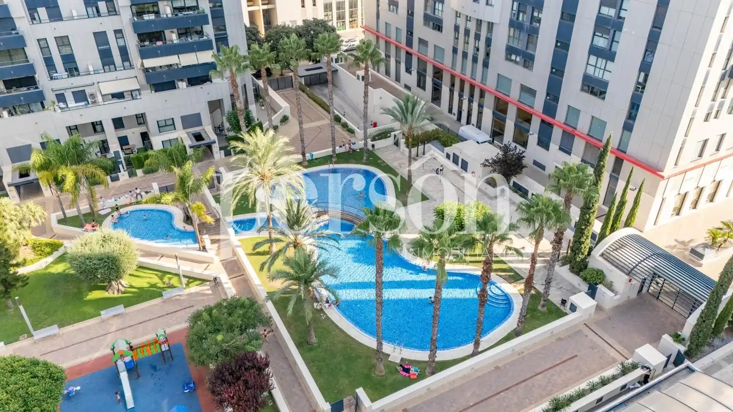 Piscina de Piso en venta en Valencia con Aire acondicionado, Calefacción y Amueblado