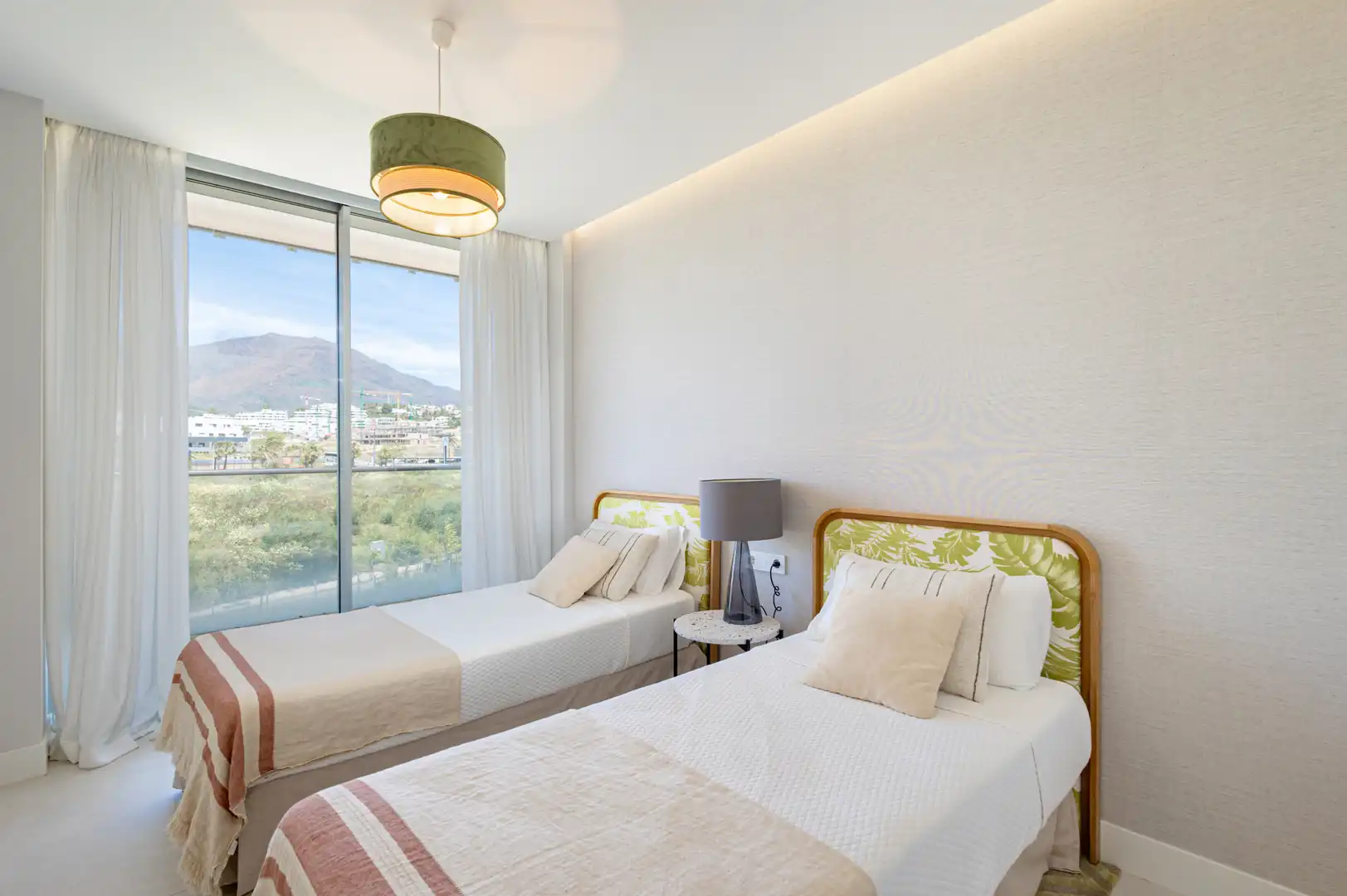 Habitación de Apartamento en venta en Estepona con Aire acondicionado, Calefacción y Terraza