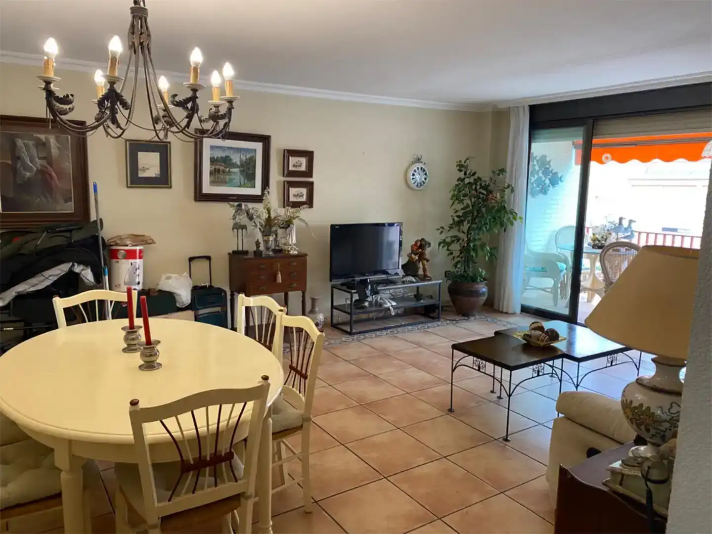 Sala d'estar de Pis de lloguer en Dénia amb Aire condicionat, Moblat i Balcó