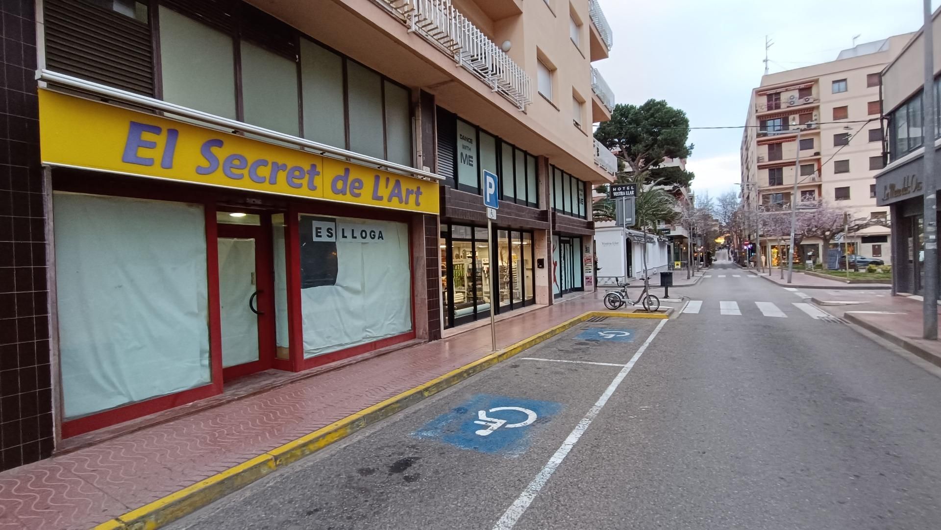 Vista exterior de Local de lloguer en Palamós amb Aire condicionat