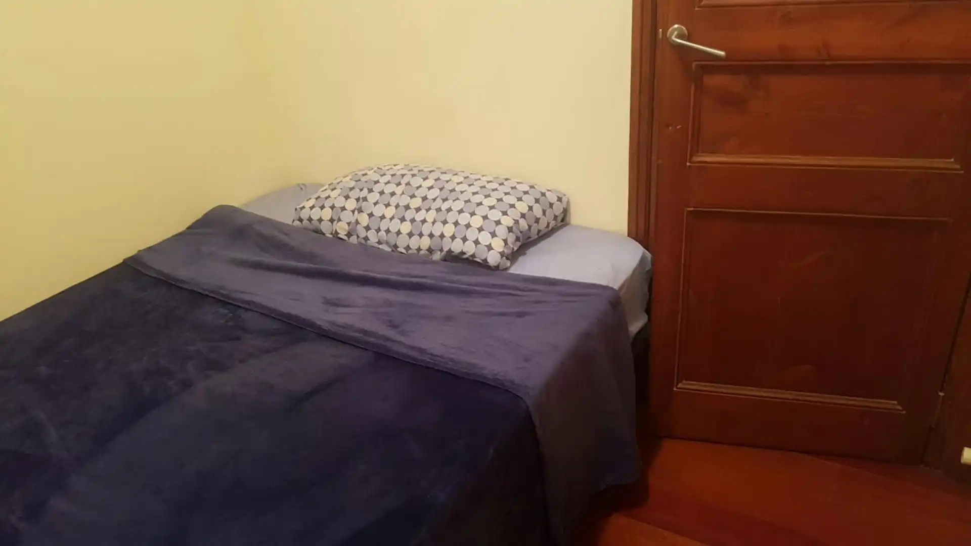 Bedroom of Flat for share in Barcelona  with Air Conditioner, Heating and Furnished