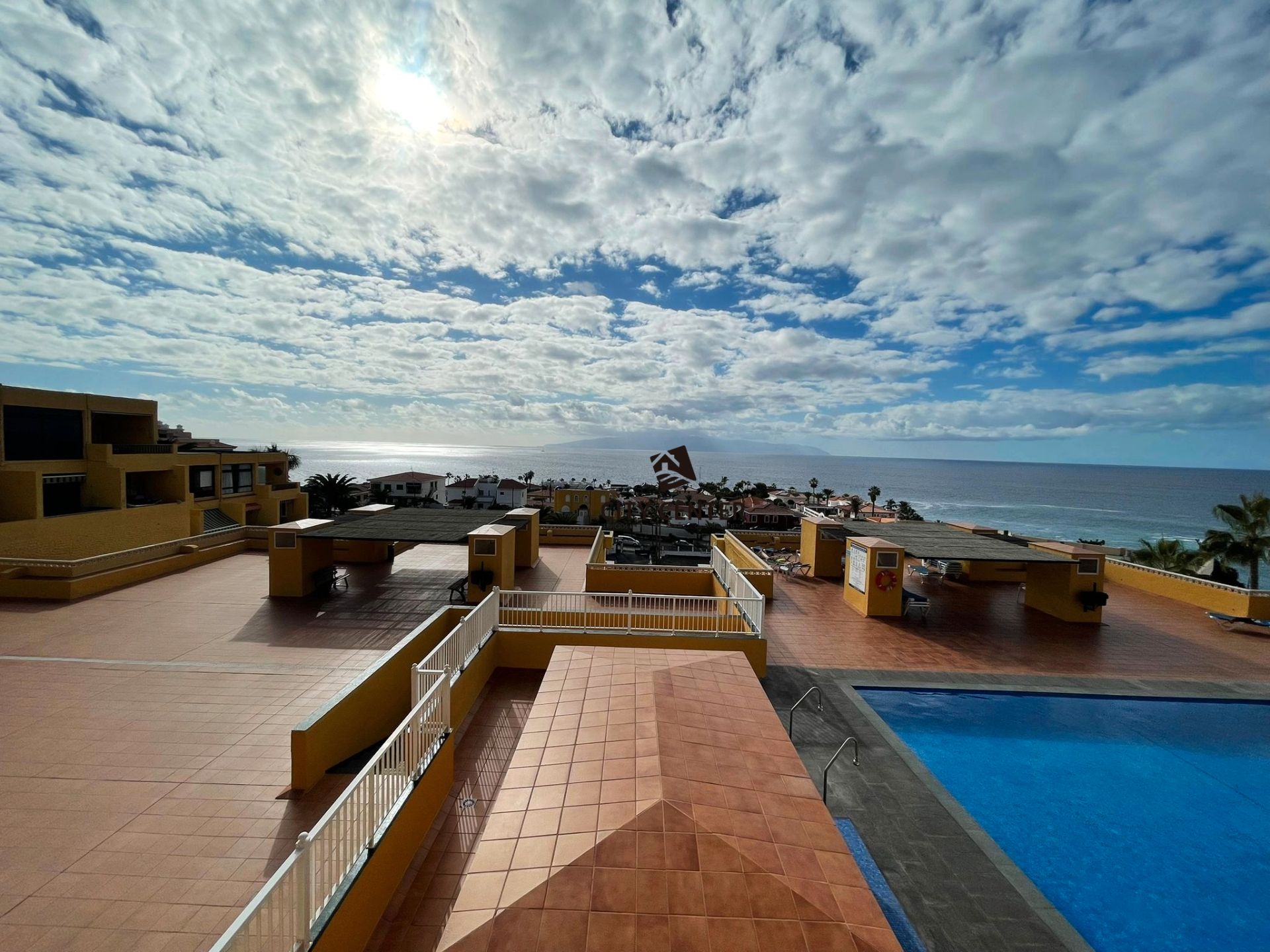 Vista exterior de Apartament en venda en Santiago del Teide amb Jardí privat, Piscina i Moblat