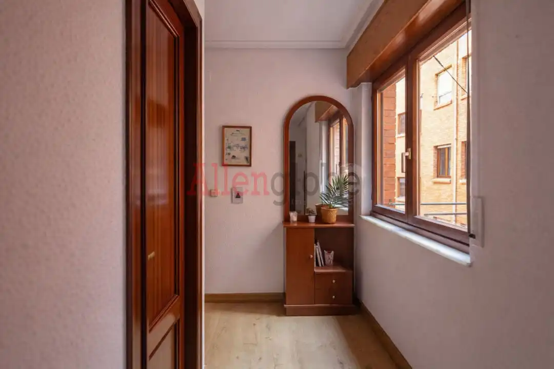 Apartament en venda en Oviedo  amb Calefacció i Traster