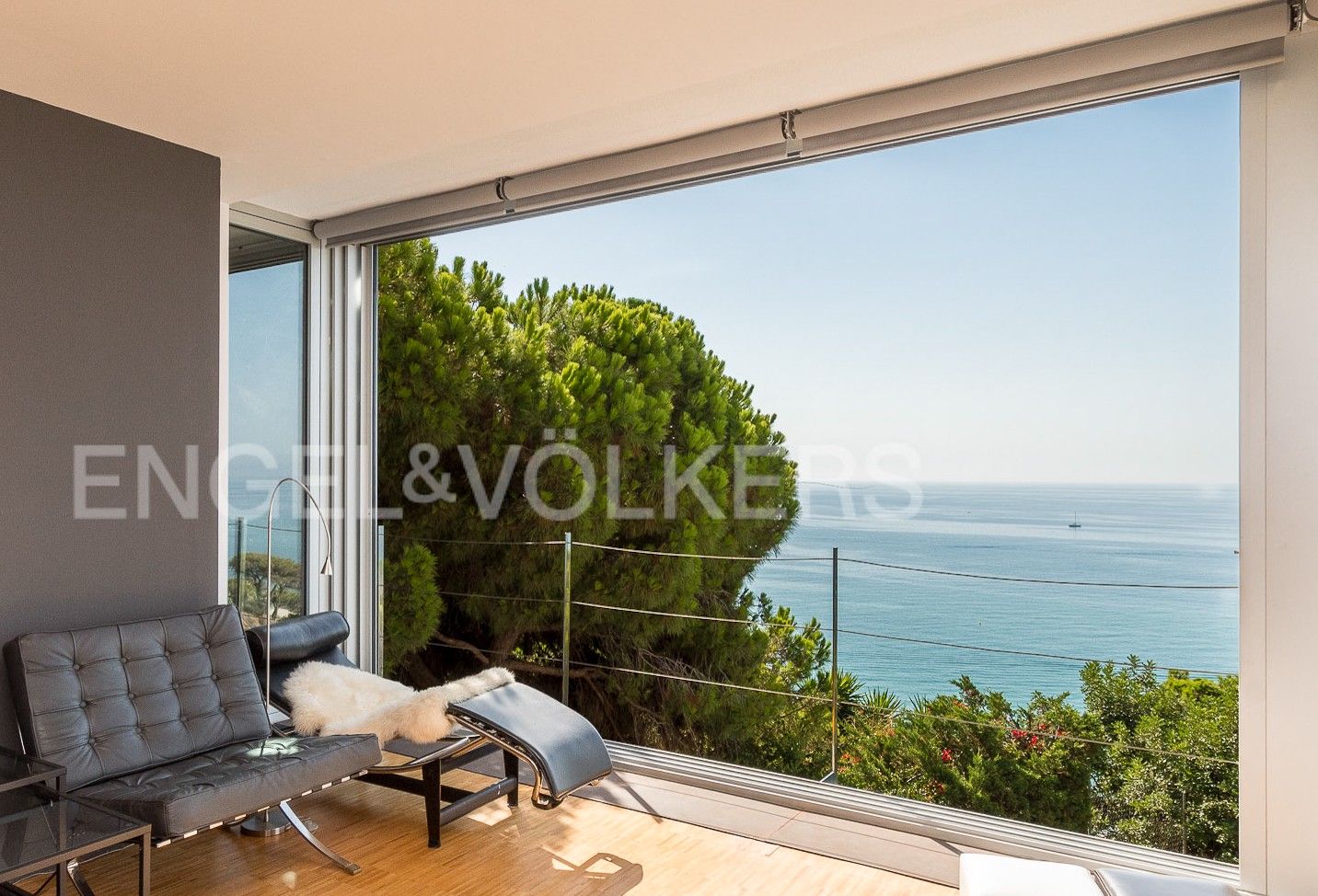 Vista exterior de Casa o xalet en venda en Arenys de Mar amb Calefacció, Jardí privat i Parquet