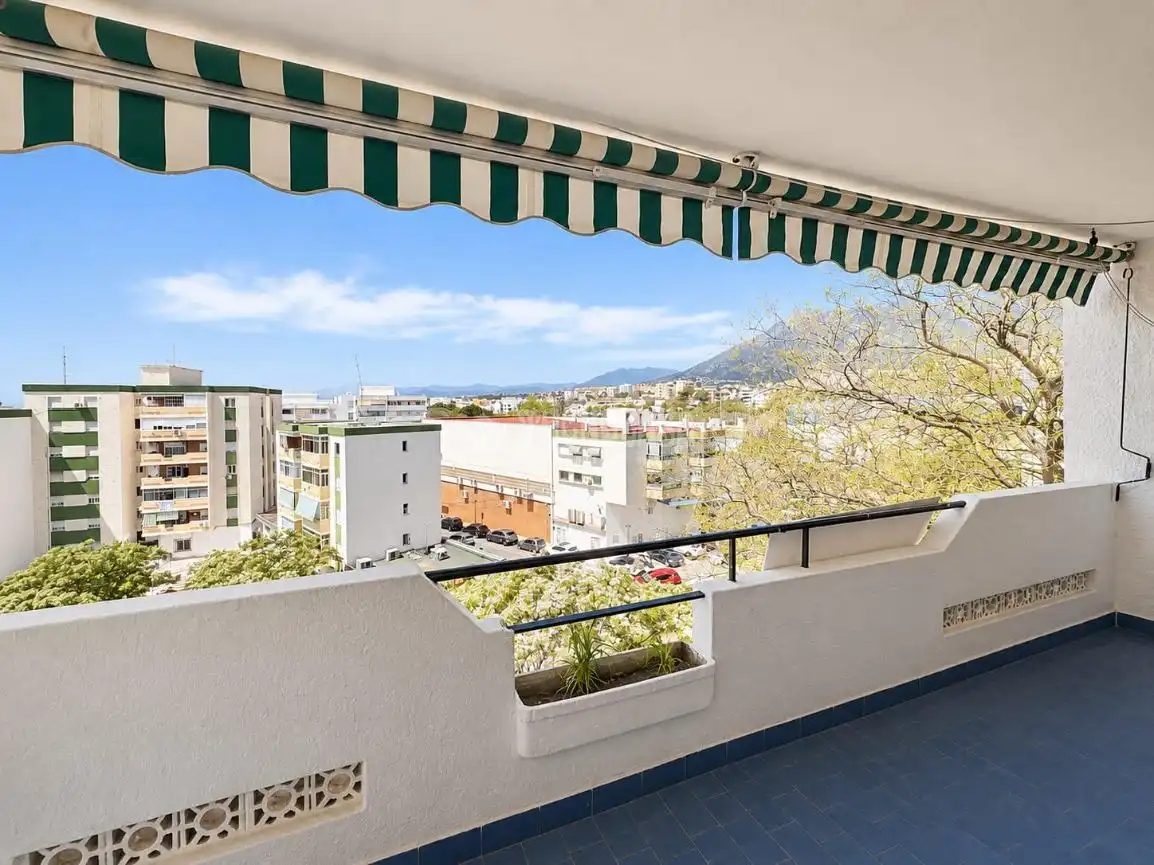Vista exterior de Piso en venta en Marbella con Balcón