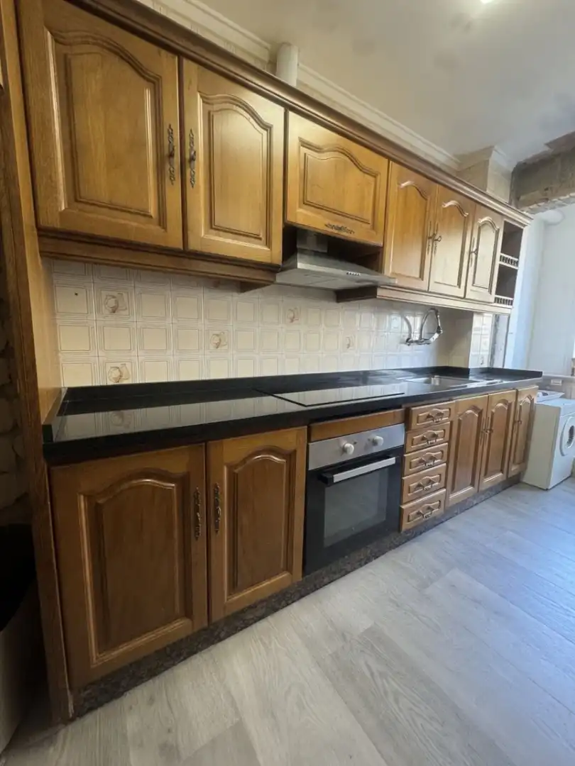 Cuina de Pis en venda en Oviedo  amb Calefacció, Terrassa i Moblat