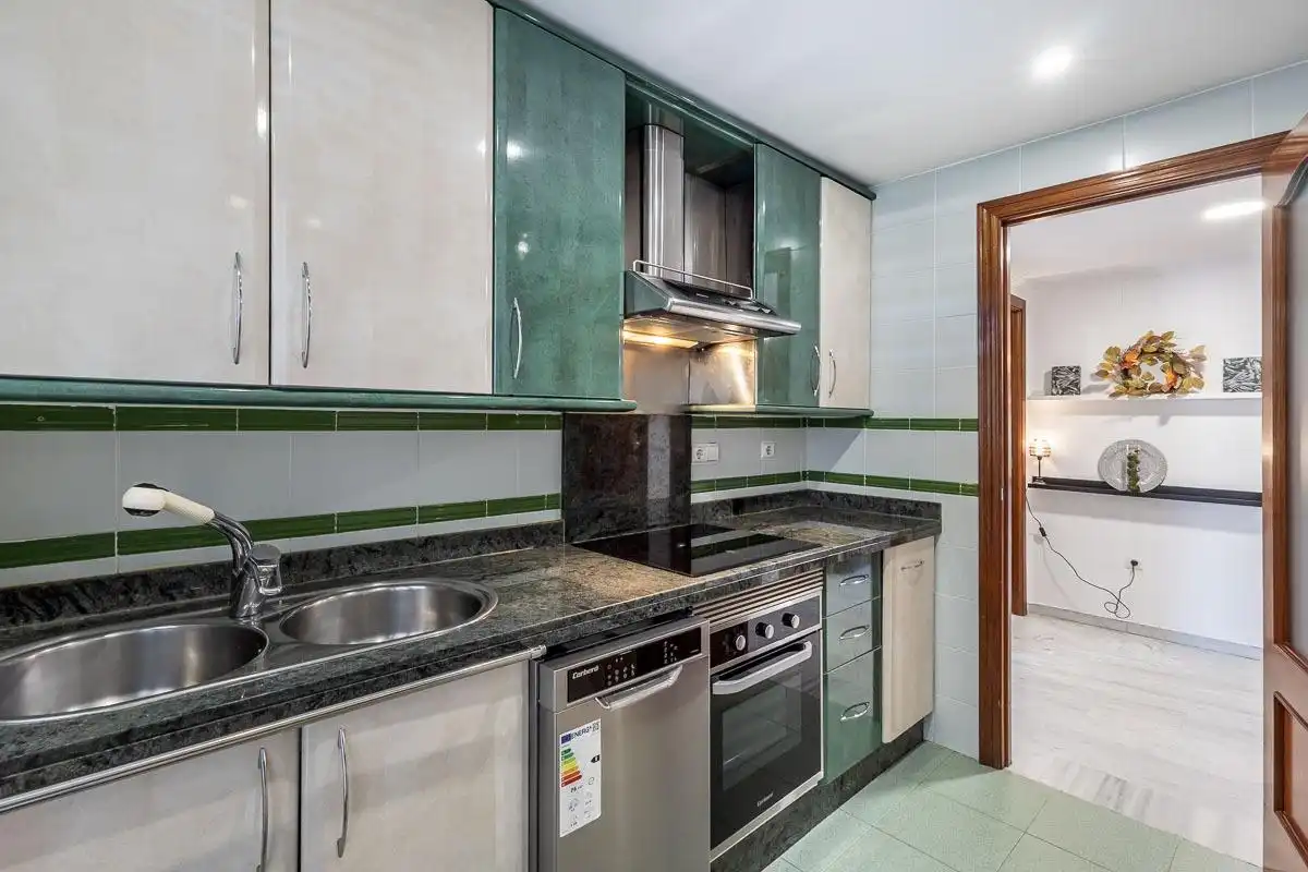 Kitchen of Flat for sale in Granada  with Air Conditioner, Heating and Community pool