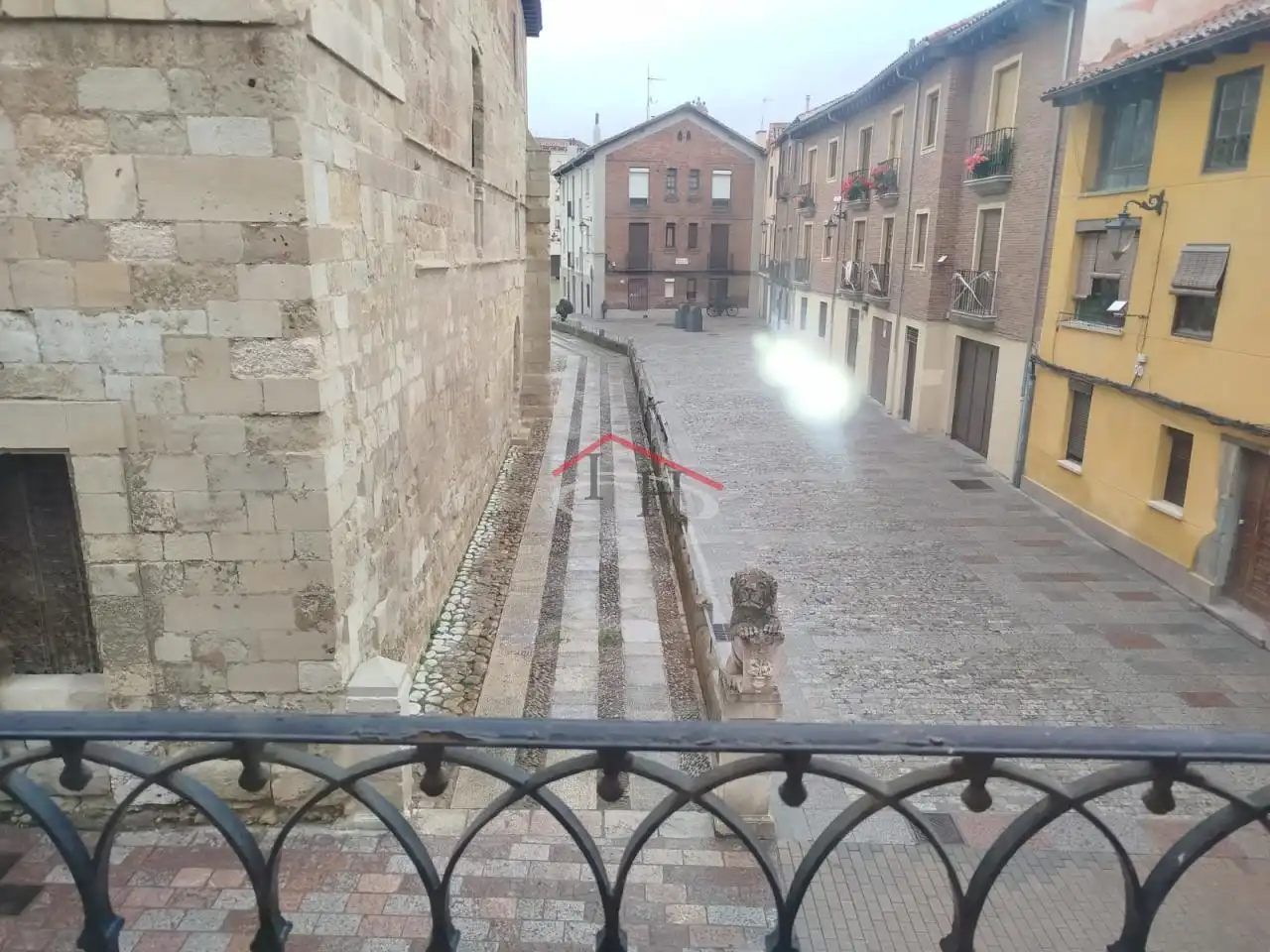 Vista exterior de Casa o xalet en venda en León Capital  amb Calefacció, Jardí privat i Traster