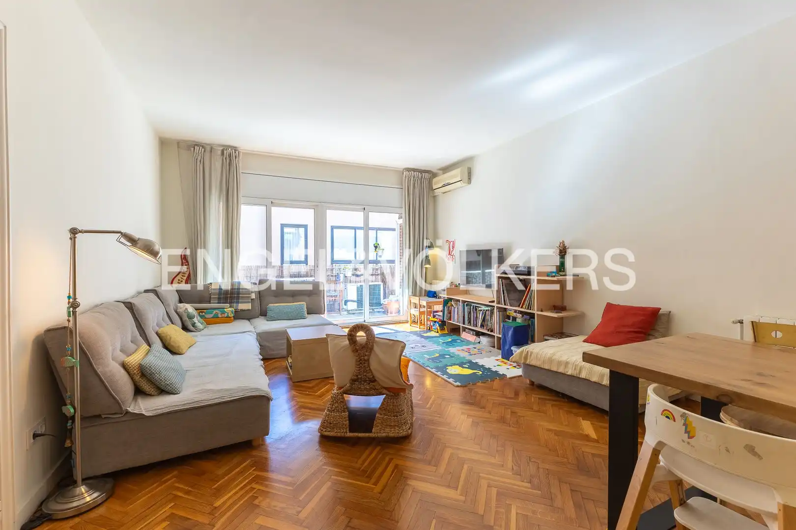 Appartamento con terrazza in vendita a Gràcia