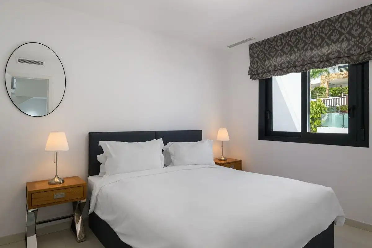 Dormitori de Casa o xalet en venda en Marbella amb Terrassa, Alarma i Piscina comunitària