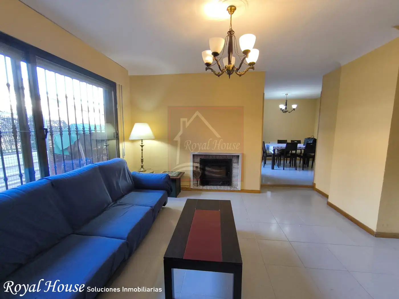 Sala d'estar de Casa adosada en venda en Galapagar amb Calefacció, Jardí privat i Terrassa
