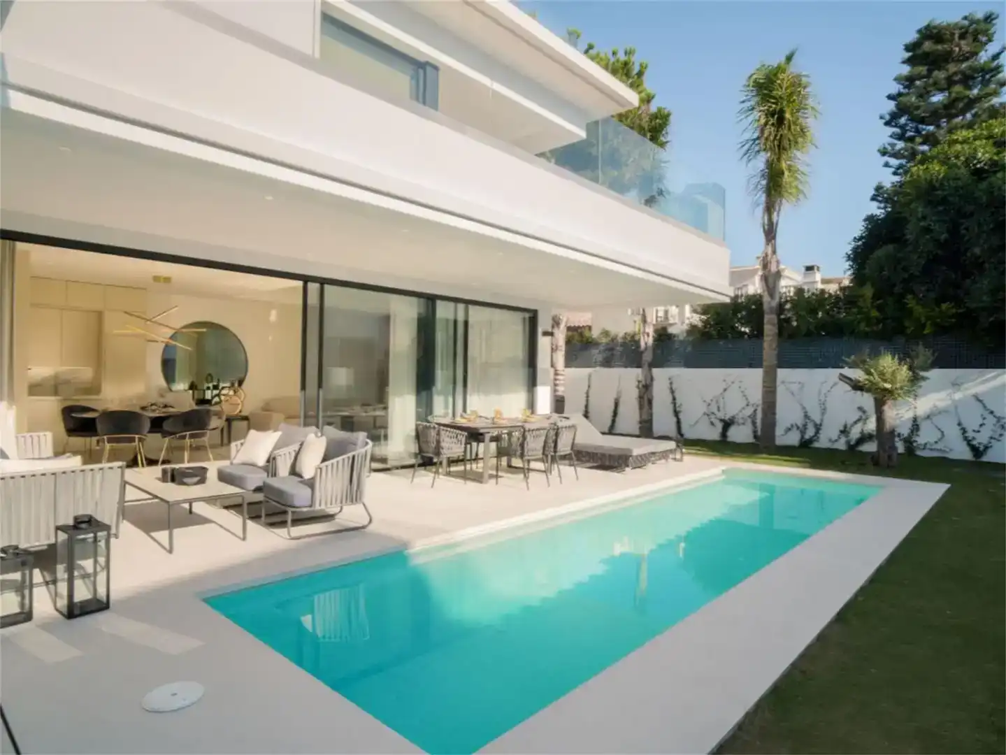Terrassa de Casa o xalet en venda en Marbella amb Aire condicionat, Piscina i Balcó