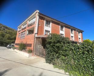 Exterior view of House or chalet for sale in Navacepedilla de Corneja  with Heating, Private garden and Parquet flooring
