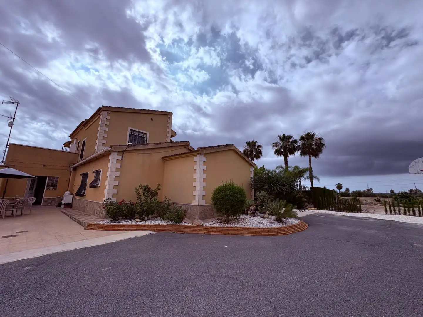 Exterior view of Houses for sale in Elche / Elx  with Swimming Pool