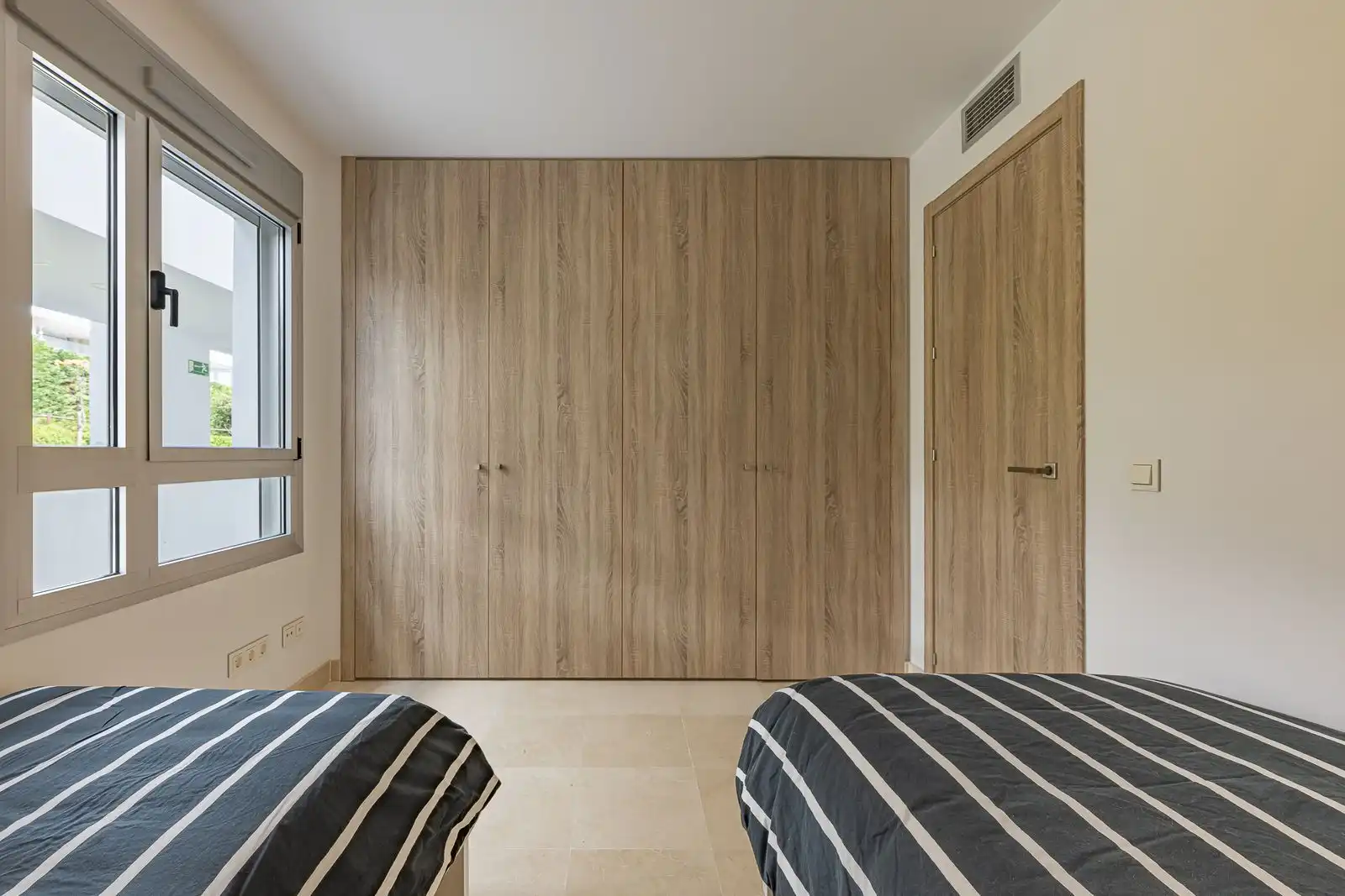 Habitación de Dúplex en venta en Benahavís con Aire acondicionado, Terraza y Trastero