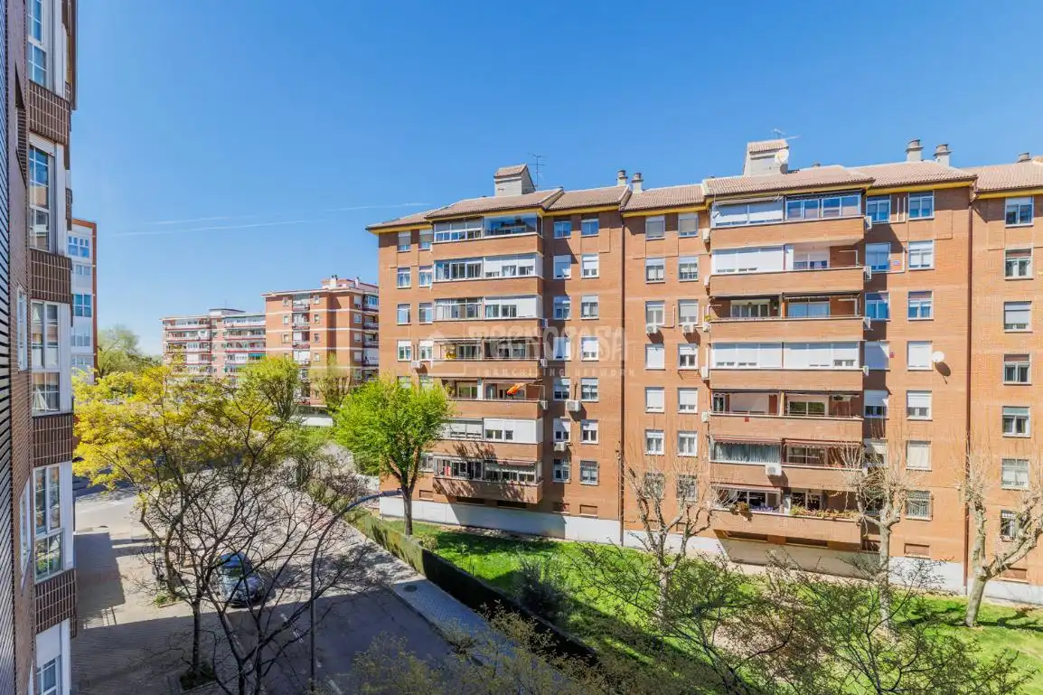 Vista exterior de Piso en venta en Madrid con Aire acondicionado, Calefacción y Parquet
