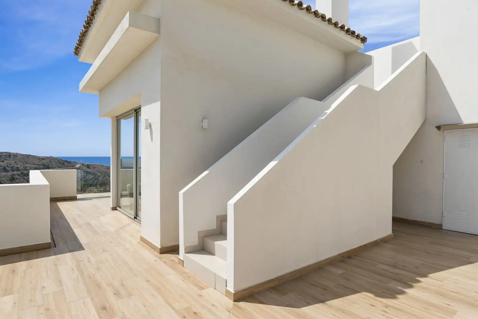 Außenansicht von Dachboden zum Verkauf in Benahavís mit Klimaanlage, Terrasse und Möbliert