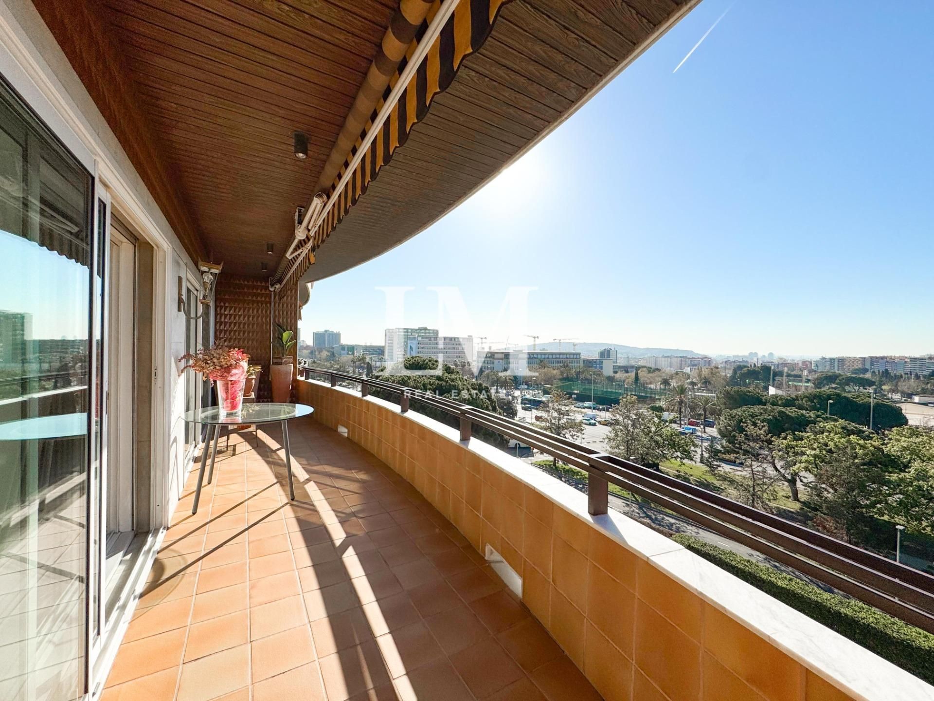 Exterior view of Apartment for sale in  Barcelona Capital  with Air Conditioner, Heating and Private garden