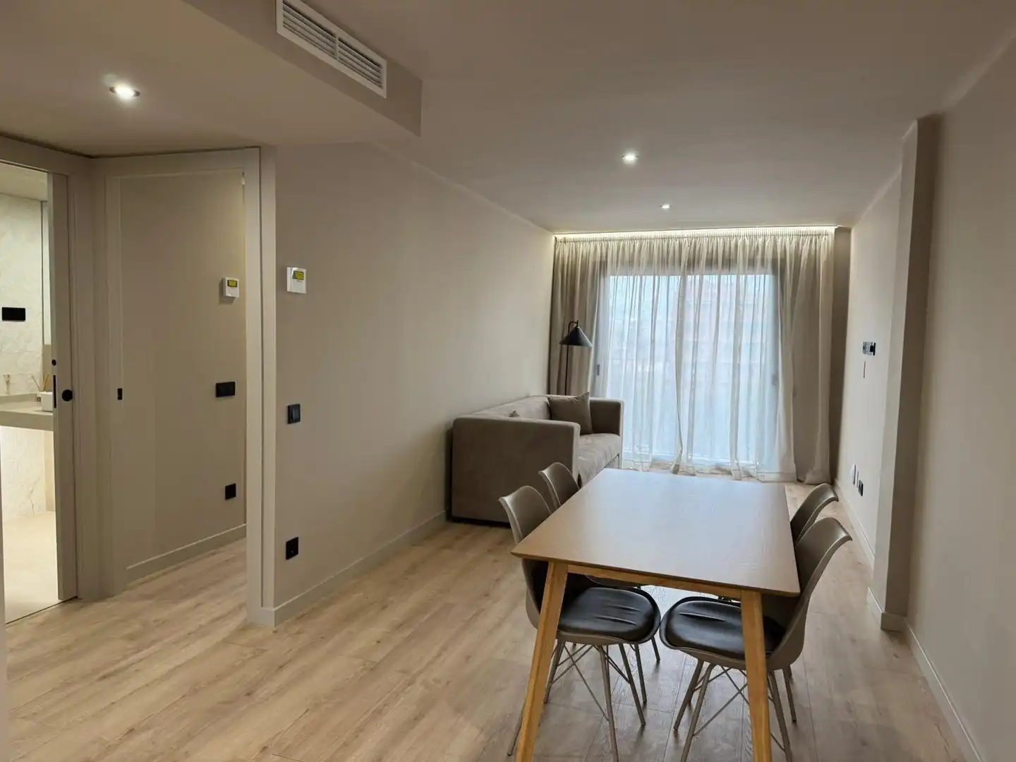 Comedor de Piso de alquiler en Santa Coloma de Gramenet con Aire acondicionado, Calefacción y Amueblado