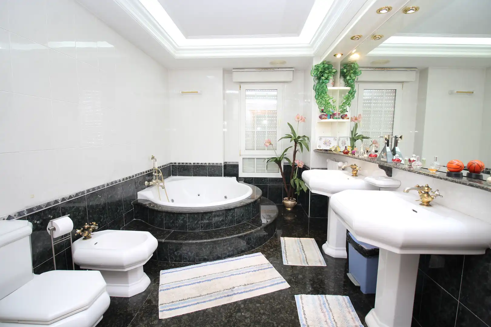 Baño de Piso en venta en Cartagena con Aire acondicionado, Terraza y Amueblado